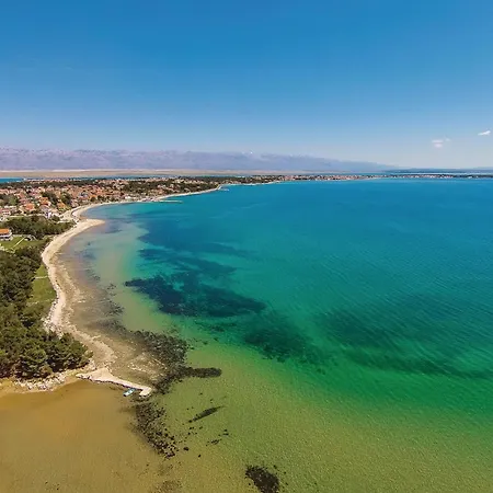 1 Bedroom In דירה