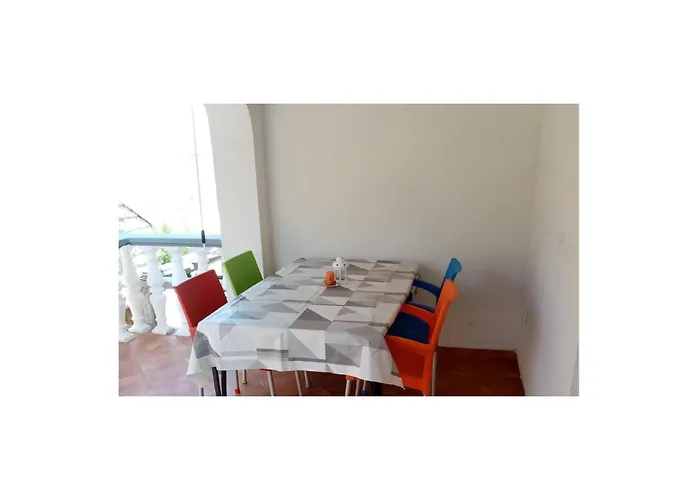 1 Bedroom In * ויר